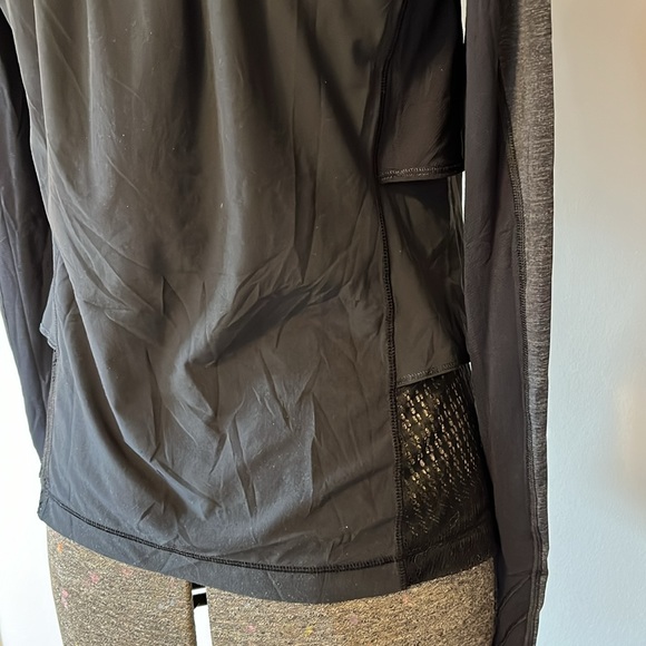 Lululemon lightweight reflective pullover, running, 1/2 zip, black, 6 - Picture 7 of 11